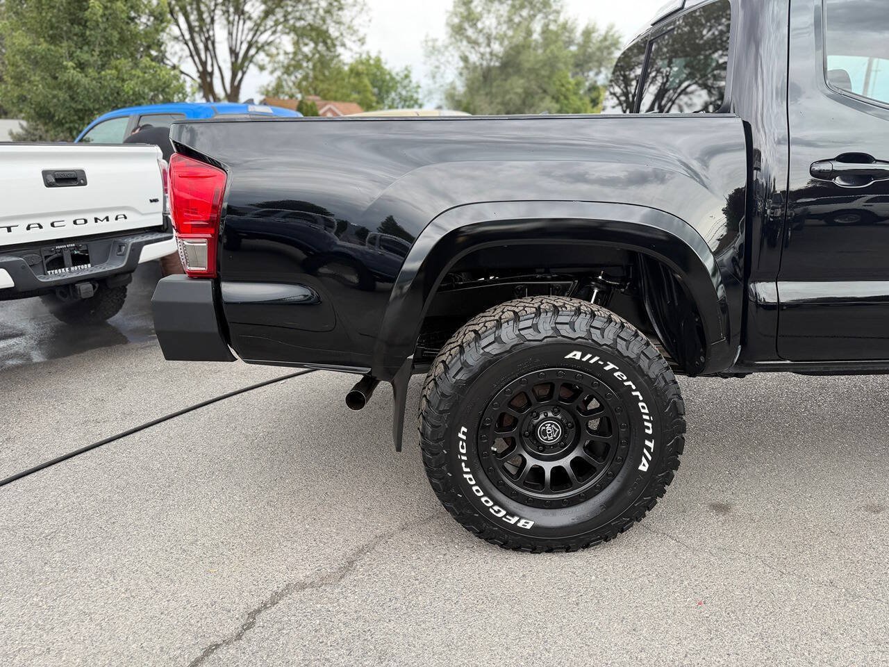 Used 2017 Toyota Tacoma TRD Sport w/ Premium & Technology Package AWD/4WD image 25