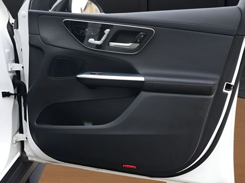 Used 2025 Mercedes-Benz GLC 43 AMG 4MATIC image 19