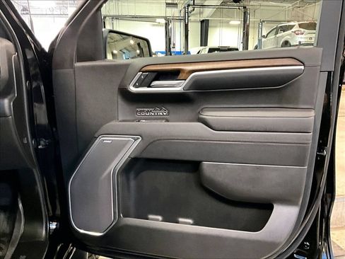 Used 2026 Chevrolet Silverado 1500 High Country w/ Technology Package AWD/4WD image 12