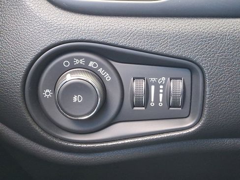 Certified 2021 Jeep Renegade Latitude w/ Luxury Group II image 23