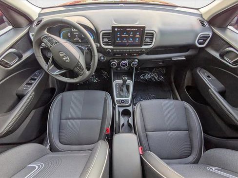 New 2025 Hyundai Venue Limited image 3