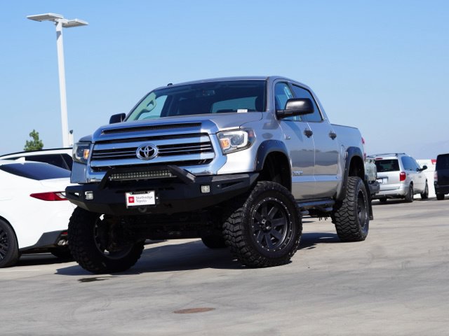 Used 2017 Toyota Tundra SR5 w/ SR5 Upgrade Package AWD/4WD image 4