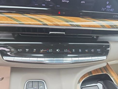 Certified 2023 Cadillac Escalade Premium Luxury Platinum w/ LPO, Radiant Package AWD/4WD image 32