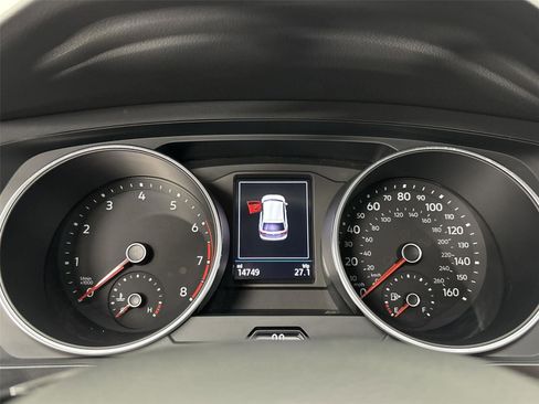 Used 2021 Volkswagen Tiguan SE w/ Panoramic Sunroof Package image 28