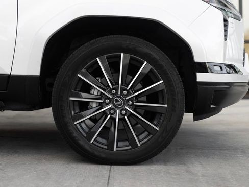 Used 2024 Lexus GX 550 w/ Accessory Package (31) image 3