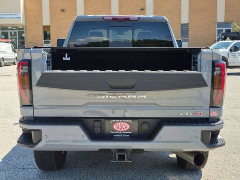 Used 2024 GMC Sierra 2500 AT4 w/ AT4 Premium Plus Package AWD/4WD image 6