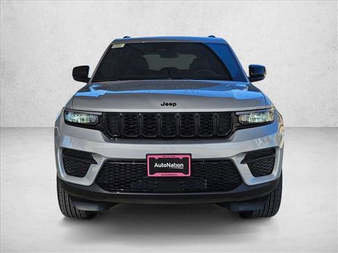 New 2025 Jeep Grand Cherokee Laredo image 6