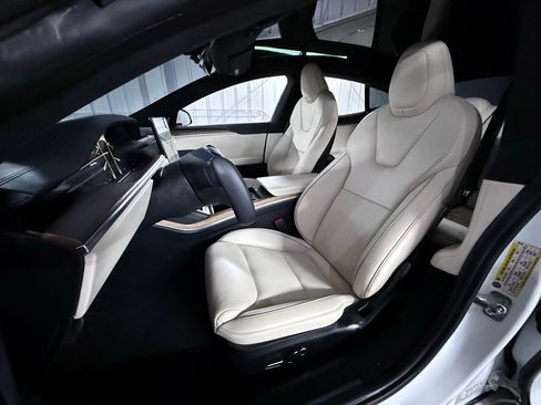 Used 2021 Tesla Model S Plaid image 16