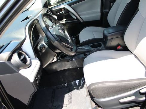 Used 2017 Toyota RAV4 XLE w/ Carpet Mat Package FWD image 30