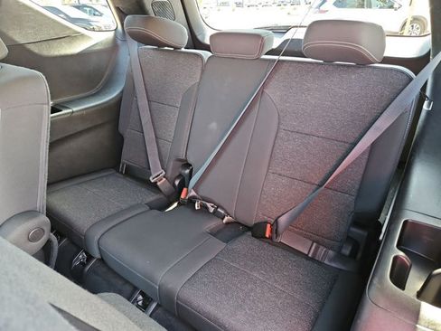 Used 2025 Chevrolet Traverse LT w/ Driver Confidence Package FWD image 25