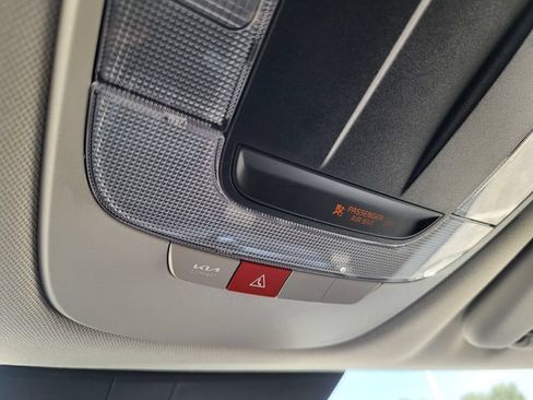 Used 2025 Kia Sportage EX FWD image 21