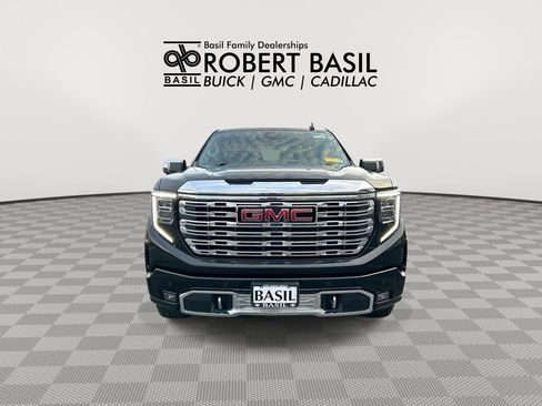Used 2024 GMC Sierra 1500 Denali w/ Technology Package AWD/4WD image 3