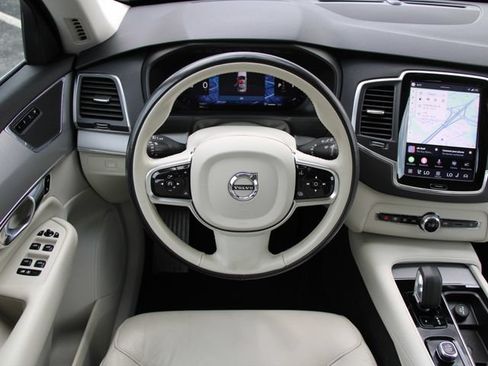 Used 2023 Volvo XC90 B5 Core AWD/4WD image 16