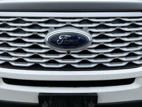 Used 2020 Ford Explorer Platinum w/ Premium Technology Package image 18