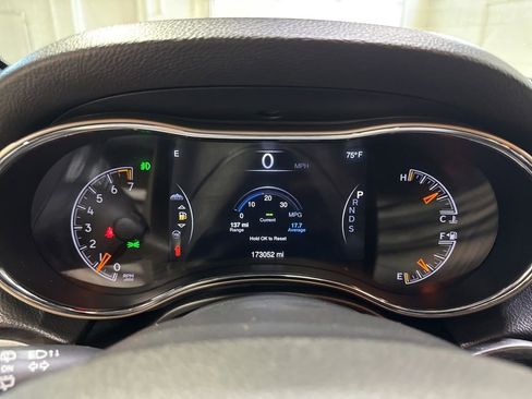 Used 2014 Jeep Grand Cherokee Limited w/ Luxury Group II AWD/4WD image 14