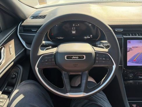 New 2025 Jeep Grand Cherokee Limited w/ Black Appearance Package image 17