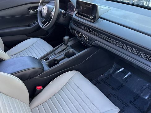 Used 2025 Honda Accord LX image 32