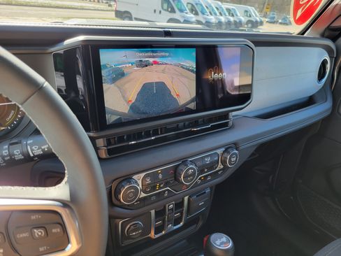 Used 2025 Jeep Wrangler Unlimited Sahara w/ Safety Group image 14