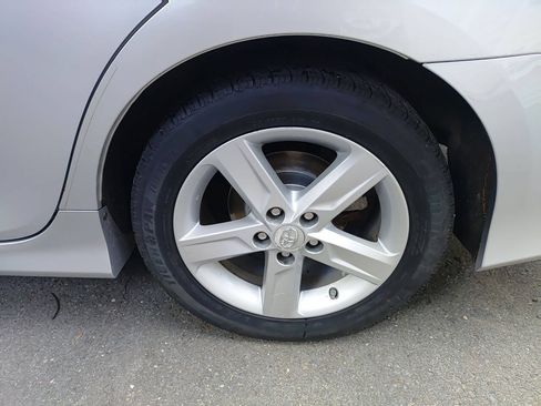 Used 2012 Toyota Camry SE FWD image 4