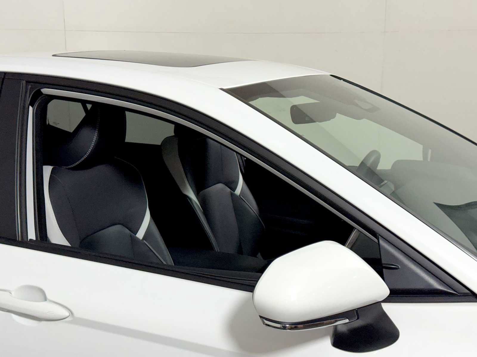 Used 2025 Toyota Camry SE w/ Multimedia Upgrade Package FWD image 30