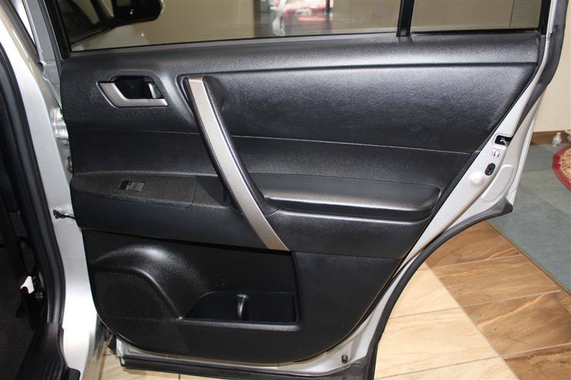 Used 2013 Toyota Highlander SE AWD/4WD image 36