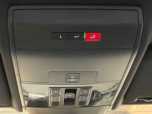 Used 2020 Volkswagen Atlas Cross Sport SEL R-Line image 33