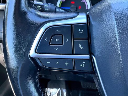 Used 2021 Toyota Highlander LE AWD/4WD image 17