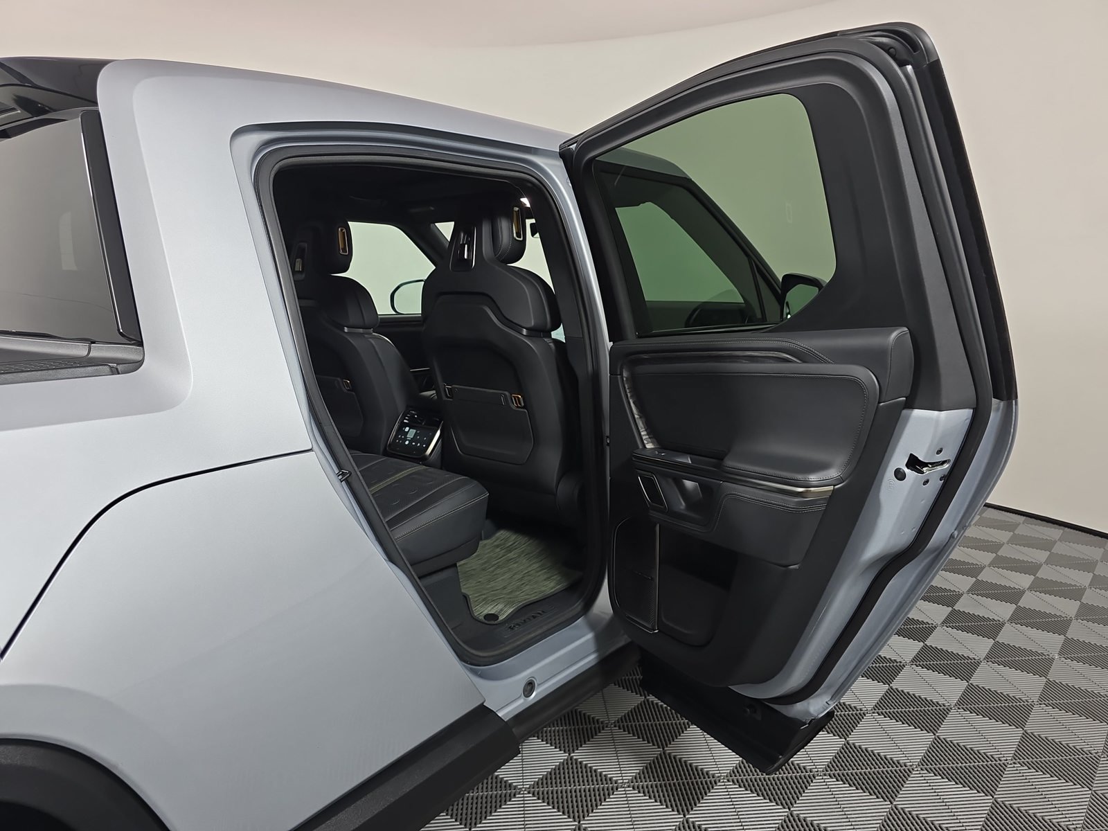 Used 2022 Rivian R1T Adventure AWD/4WD image 19
