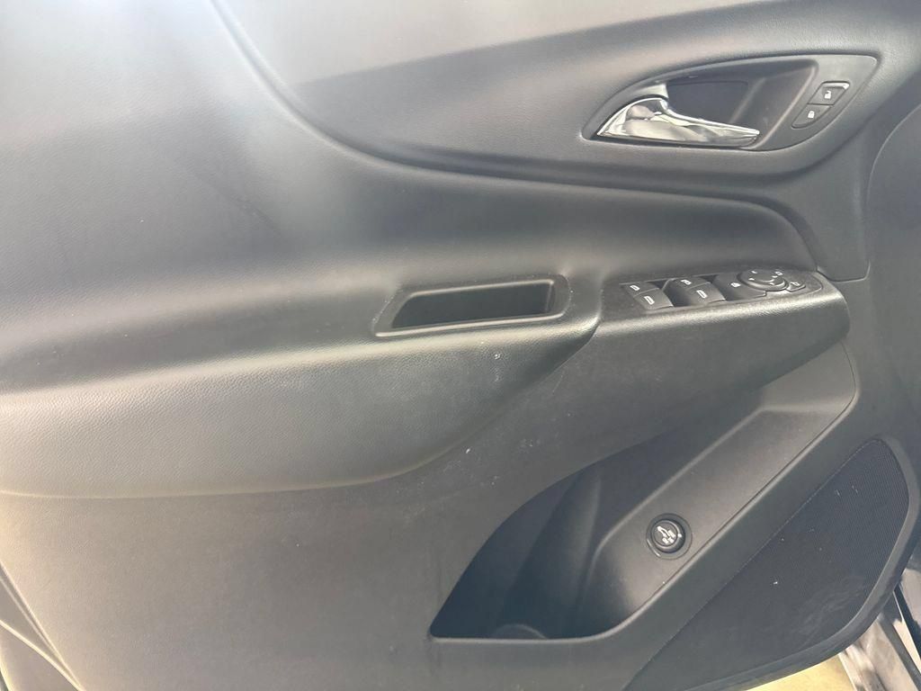 Used 2021 Chevrolet Equinox LT FWD image 23