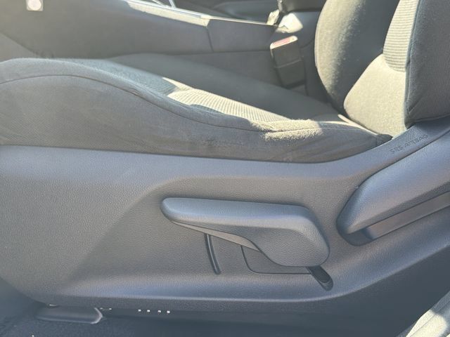 Used 2022 Toyota RAV4 LE FWD image 21