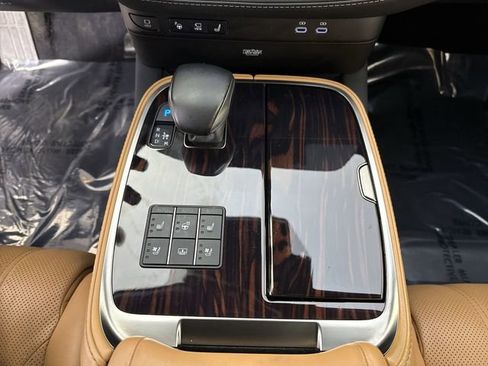 Certified 2023 Lexus LS 500h AWD w/ Luxury Package image 17