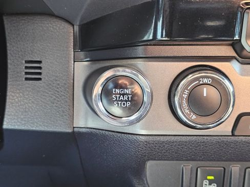 Used 2016 Toyota Tacoma TRD Off-Road AWD/4WD image 10