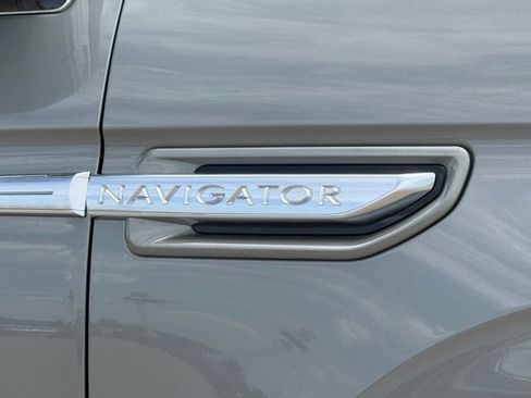 Used 2019 Lincoln Navigator Reserve AWD/4WD image 12