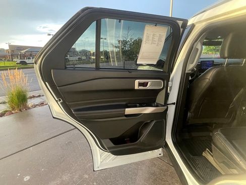 Used 2023 Ford Explorer Limited AWD/4WD image 26