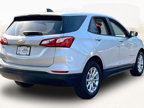 Used 2021 Chevrolet Equinox LS w/ LS Convenience Package FWD image 6