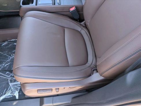 New 2026 Honda Odyssey Touring image 4