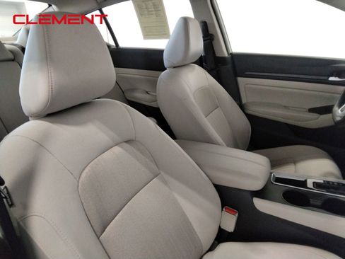 Used 2025 Nissan Altima 2.5 SV image 38