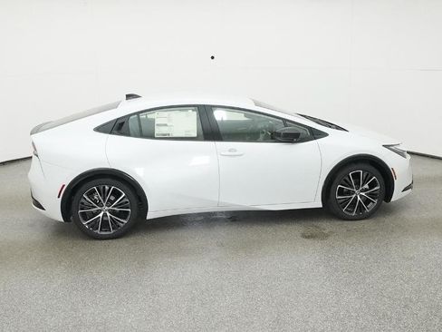Used 2026 Toyota Prius XLE FWD image 35