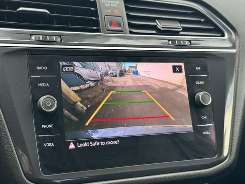 Used 2022 Volkswagen Tiguan SE image 22