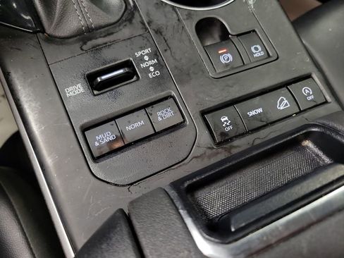 Used 2022 Toyota Highlander XLE image 16