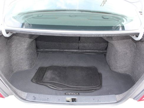 Used 2016 Nissan Versa SV image 16