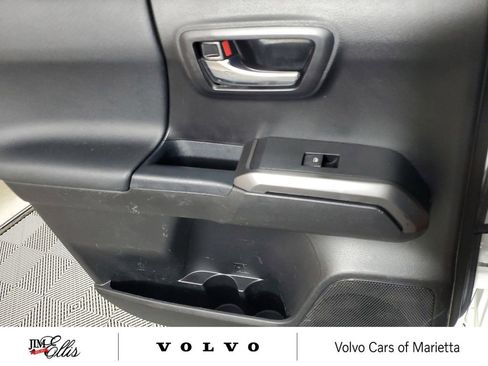 Used 2017 Toyota Tacoma TRD Sport w/ Premium & Technology Package AWD/4WD image 19