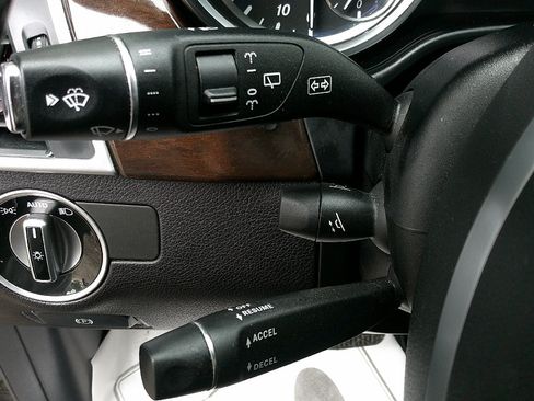 Used 2015 Mercedes-Benz GL 450 4MATIC image 24