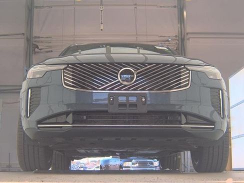Certified 2025 Volvo XC90 B6 Plus image 2