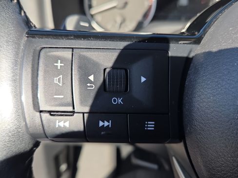 Used 2021 Nissan Rogue SL FWD image 25