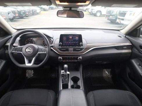 Certified 2025 Nissan Altima 2.5 SV FWD image 6