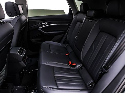 Used 2022 Audi e-tron Premium w/ Convenience Plus Package image 8