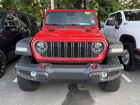 Used 2025 Jeep Wrangler Unlimited Rubicon AWD/4WD image 2