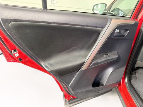 Used 2015 Toyota RAV4 LE FWD image 25