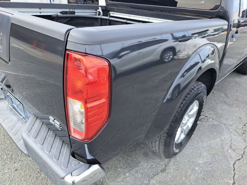 Used 2010 Nissan Frontier SE image 22